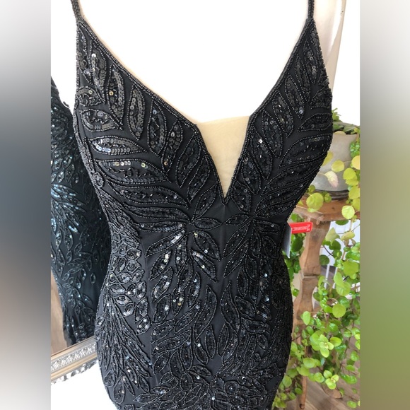 Mac Duggal Black Sequin V-Neck Floor Length Style number 5107 Size 8 - Picture 3 of 9
